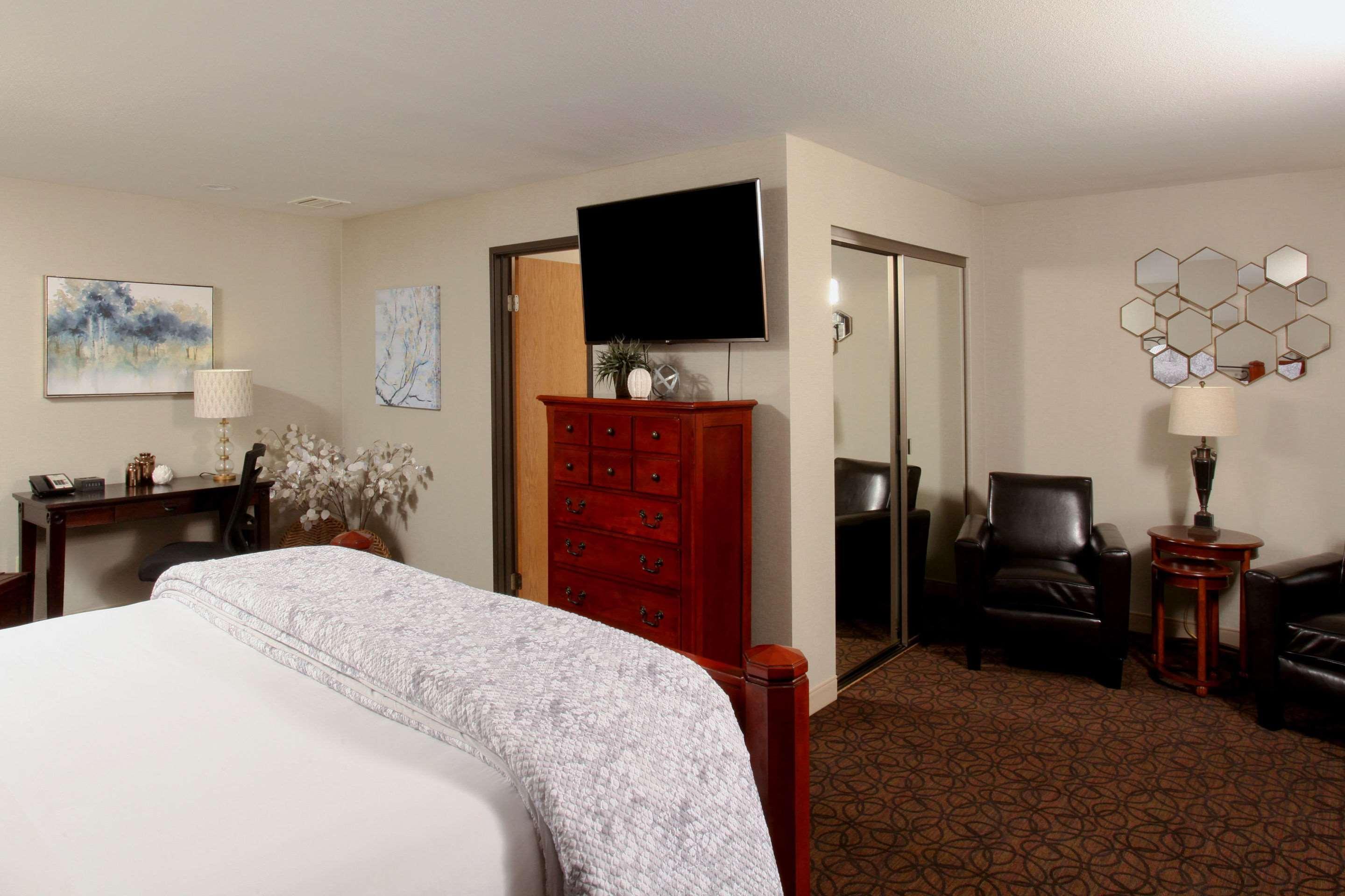 Quality Inn Oakwood Fairwood Bagian luar foto