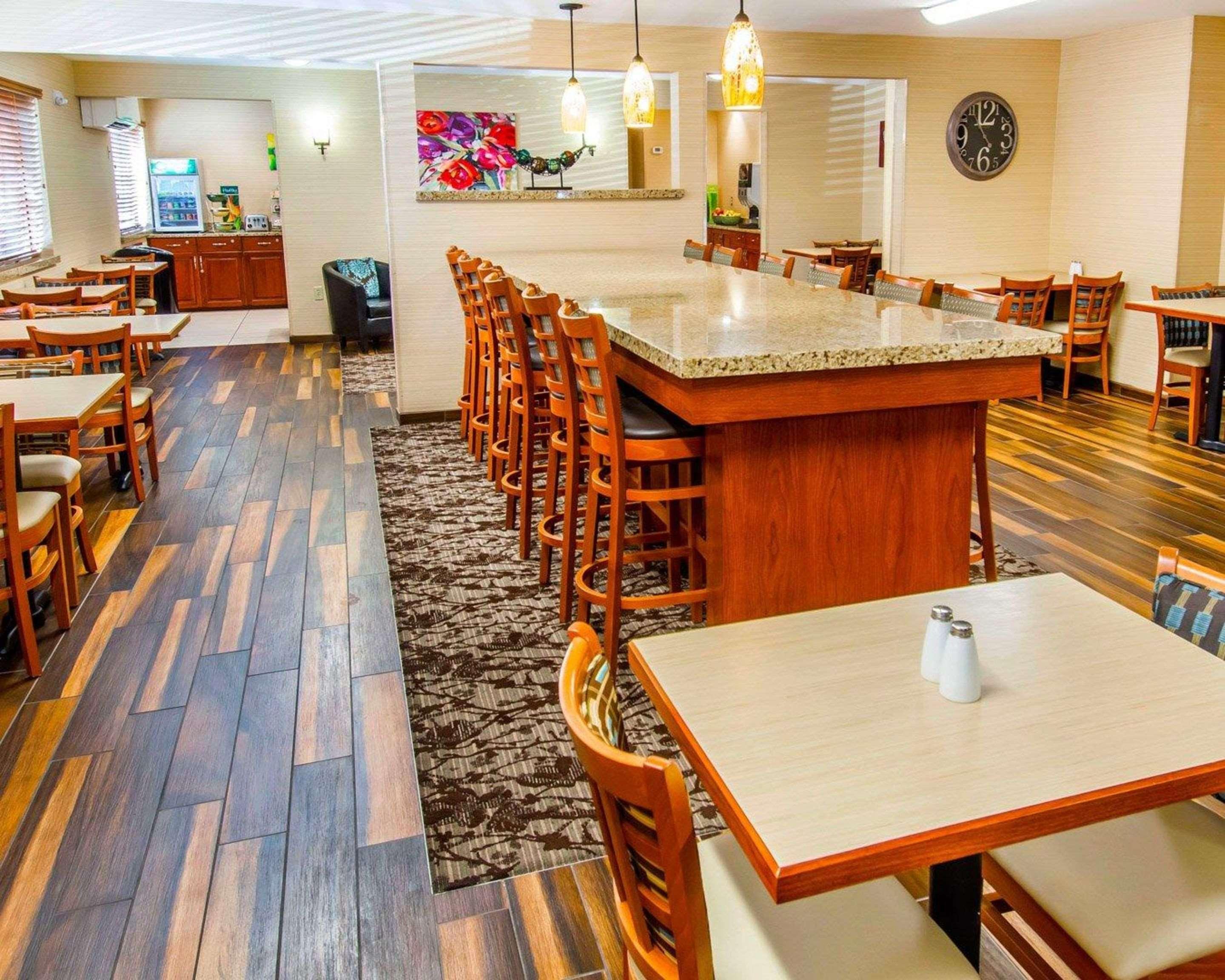 Quality Inn Oakwood Fairwood Bagian luar foto