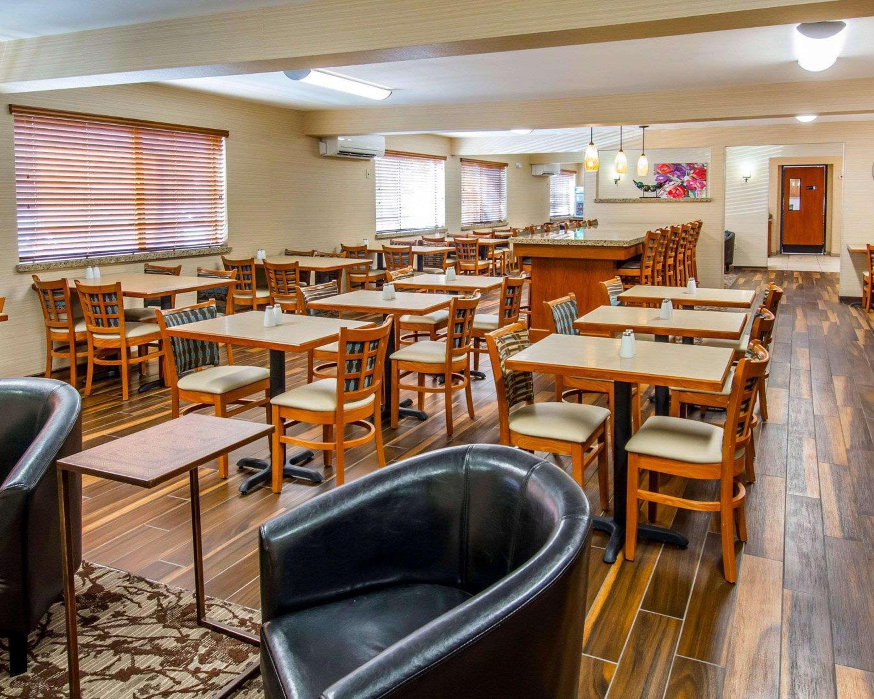 Quality Inn Oakwood Fairwood Bagian luar foto